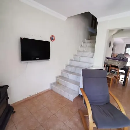 Cheerful 3 Bedroom Summer House 100m To The Beach. בית נופש קוסדסי