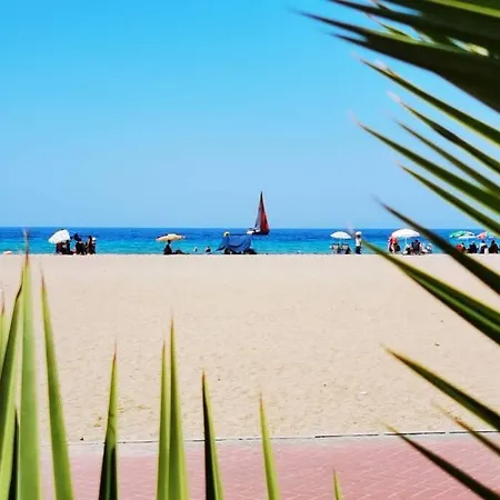 Cheerful 3 Bedroom Summer House 100m To The Beach. Kuşadası