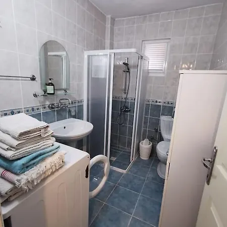 Cheerful 3 Bedroom Summer House 100m To The Beach. Kuşadası